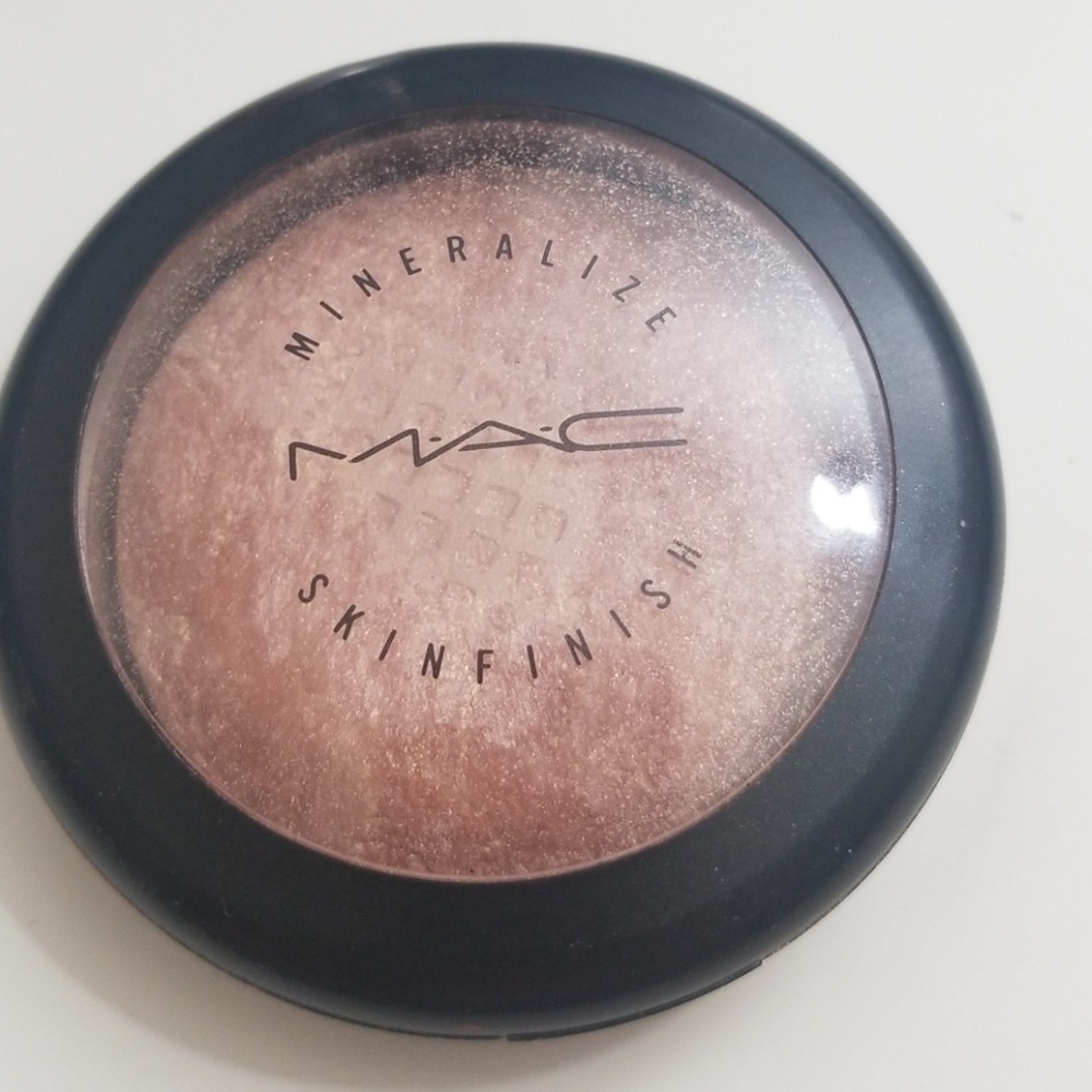MAC soft and gentle highlighter